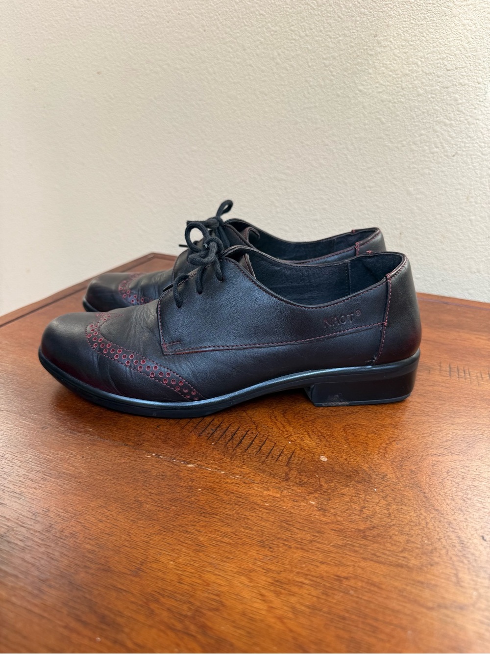 Naot Oxford Shoes Women 42 Blood Red Wingtip Brogue Leather Lace Up Handcrafted